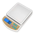 Ingredienti pesati su una base di misurazione con corpo in acciaio inox e con indicatore digitale