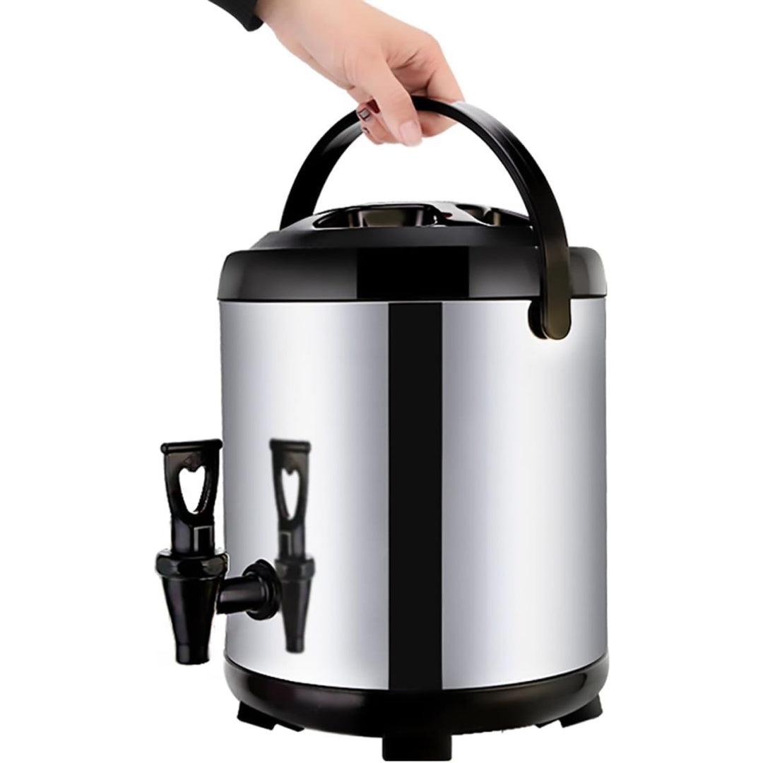 Isolamento intorno al contenuto della caraffa di colore argento e con corpo in acciaio inox